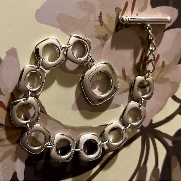 Tiffany & Co. Silver Square Cushion Link Toggle Bracelet - Picture 4 of 7